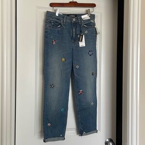 NWT is cypress brand cropped embellished jeans